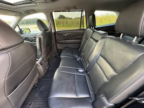 Used 2018 Honda Pilot Touring image 29