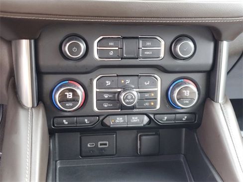 Used 2022 Chevrolet Suburban Z71 image 28