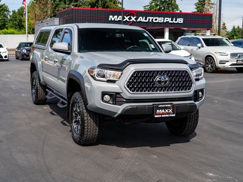Used 2018 Toyota Tacoma TRD Off-Road AWD/4WD image 2