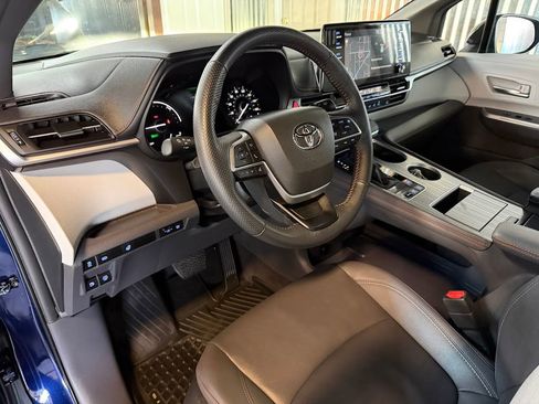 Used 2024 Toyota Sienna XSE AWD/4WD image 10