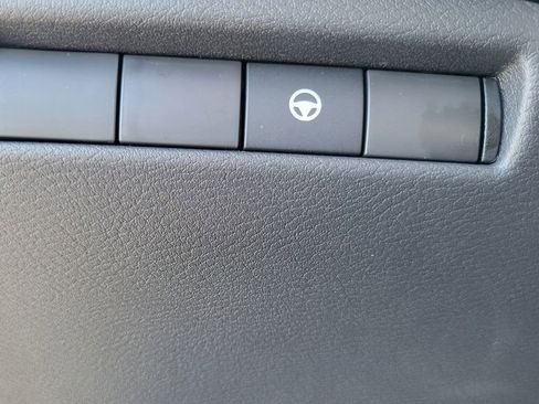 New 2025 Nissan Kicks SR image 24