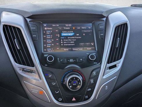 Used 2017 Hyundai Veloster image 13