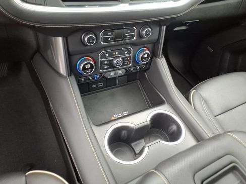Used 2023 Chevrolet Suburban Premier AWD/4WD image 30