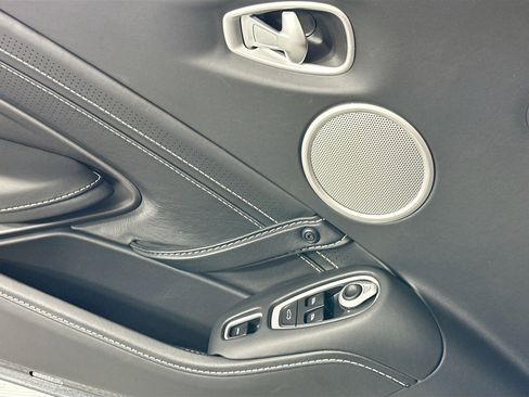 Used 2021 Aston Martin V8 Vantage Roadster RWD image 21