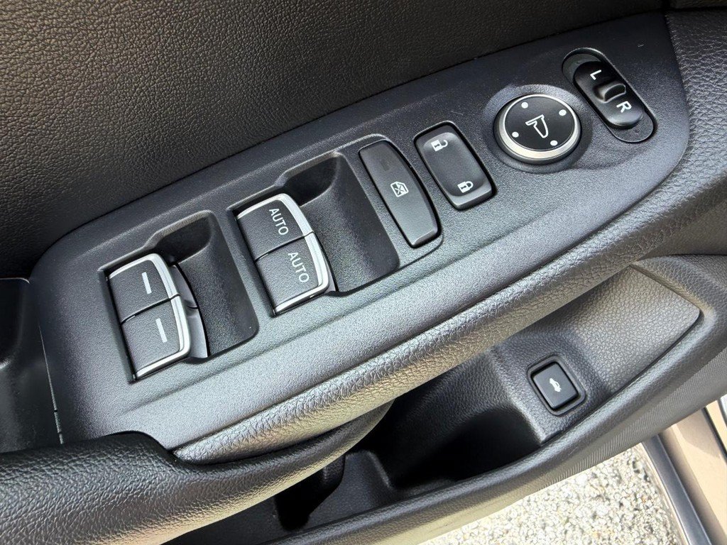 Used 2019 Honda Accord LX image 31