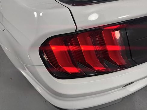 Used 2018 Ford Mustang Coupe w/ Equipment Group 101A RWD image 30