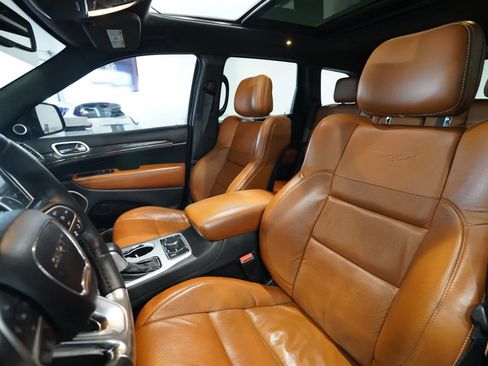 Used 2016 Jeep Grand Cherokee SRT image 36