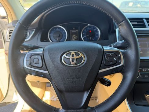 Used 2016 Toyota Camry XLE w/ Moonroof Package FWD image 19