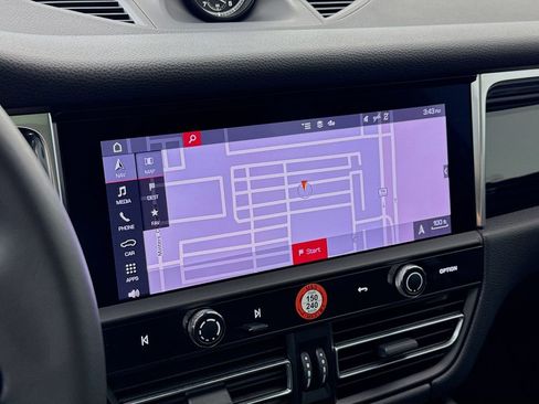 Certified 2025 Porsche Macan image 20