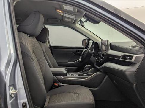 Used 2023 Toyota Highlander LE image 18