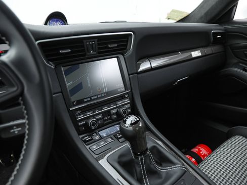 Used 2016 Porsche 911 R image 31