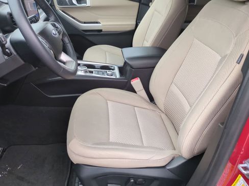 Used 2023 Ford Explorer XLT AWD/4WD image 16