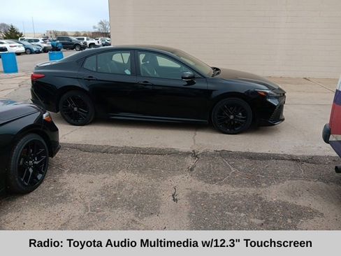 Used 2025 Toyota Camry SE image 3