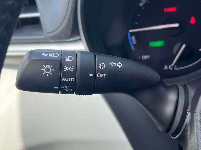 Used 2025 Toyota Sienna XLE FWD image 27