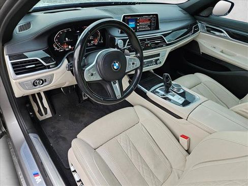 Used 2022 BMW 750i xDrive w/ M Sport Package image 10