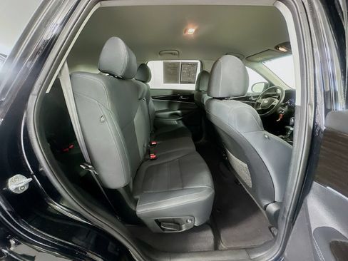 Used 2020 Kia Sorento LX FWD image 24