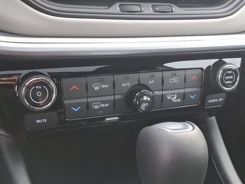 New 2025 Jeep Compass Limited w/ Sun & Sound Group image 13