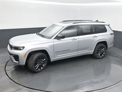 New 2026 Jeep Grand Cherokee L Limited AWD/4WD image 45