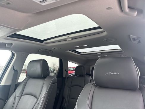 Used 2021 Buick Enclave Avenir w/ Avenir Technology Package image 11