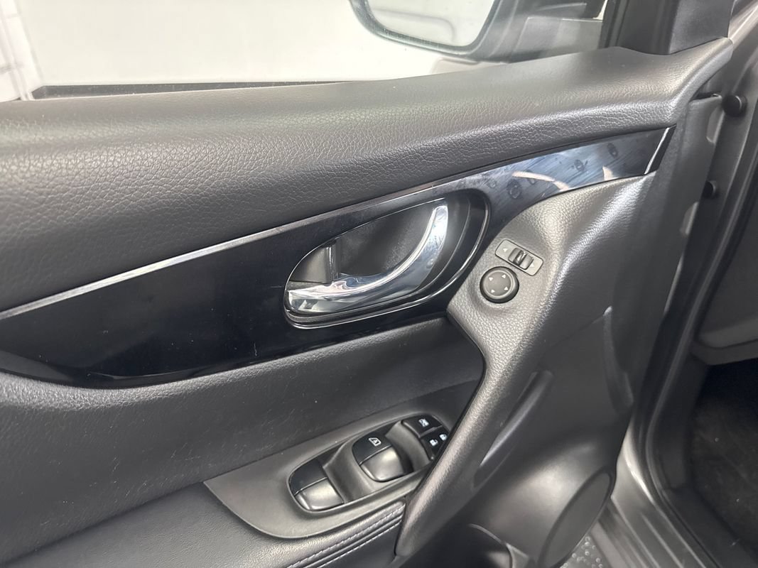Used 2020 Nissan Rogue Sport SV AWD/4WD image 10