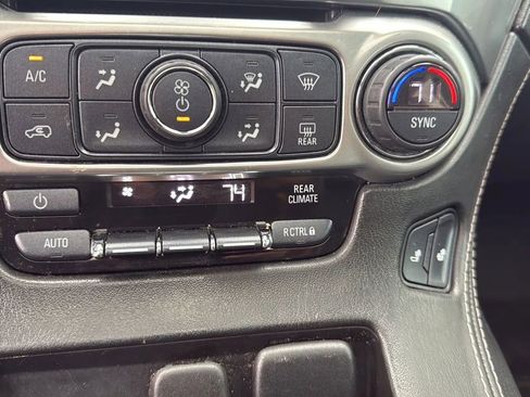 Used 2017 Chevrolet Suburban LT image 30