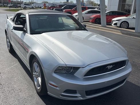 Used 2013 Ford Mustang Convertible image 2