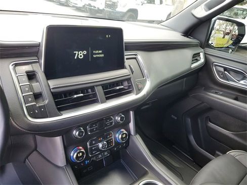 Used 2024 GMC Yukon XL SLT w/ SLT Luxury Package image 26