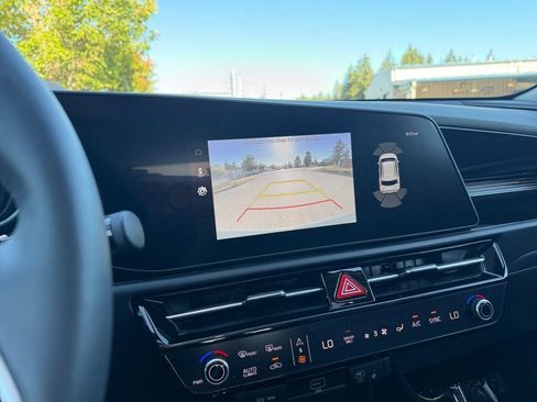 Used 2025 Kia Niro FWD image 18