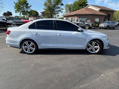 Used 2017 Volkswagen Jetta GLI FWD image 4