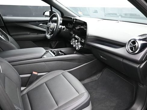 Used 2025 Chevrolet Blazer EV LT FWD image 16