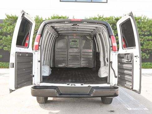 Used 2022 Chevrolet Express 3500 Extended w/ Driver Convenience Package RWD image 10