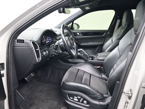 Used 2021 Porsche Cayenne GTS image 4
