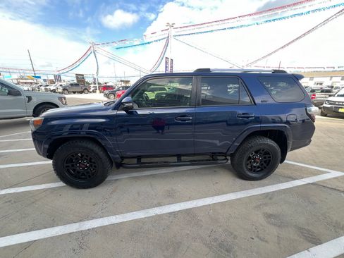 Used 2022 Toyota 4Runner SR5 Premium w/ Moonroof Package AWD/4WD image 6