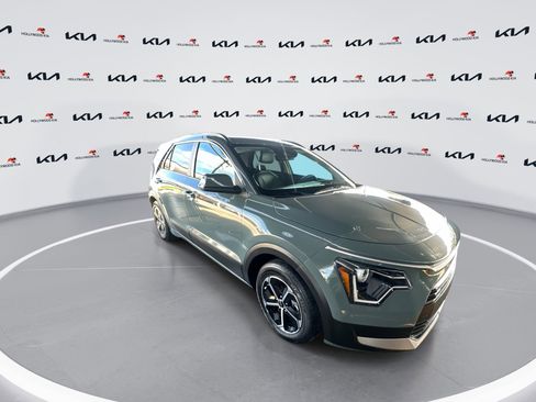 Certified 2023 Kia Niro EX image 2