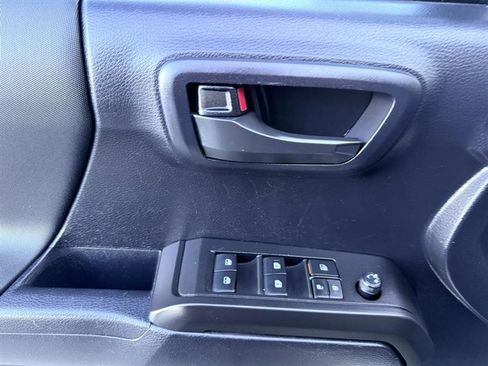 Used 2021 Toyota Tacoma TRD Off-Road w/ Technology Package image 30