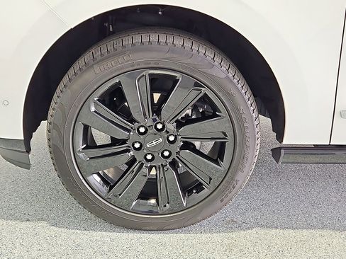 Used 2024 Lincoln Navigator L Reserve AWD/4WD image 11