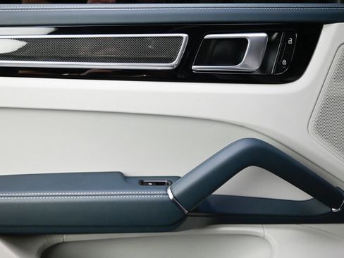 Used 2022 Porsche Cayenne S image 51