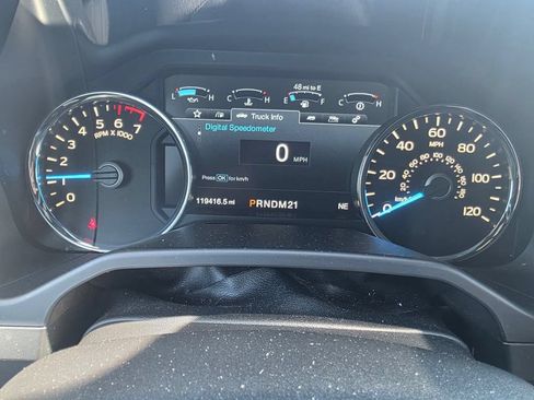 Used 2015 Ford F150 Platinum w/ Equipment Group 701A Luxury AWD/4WD image 9