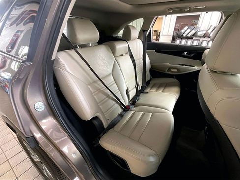 Used 2019 Kia Sorento EX w/ EX Touring Package image 16