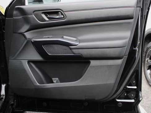 Certified 2024 Nissan Pathfinder S image 16