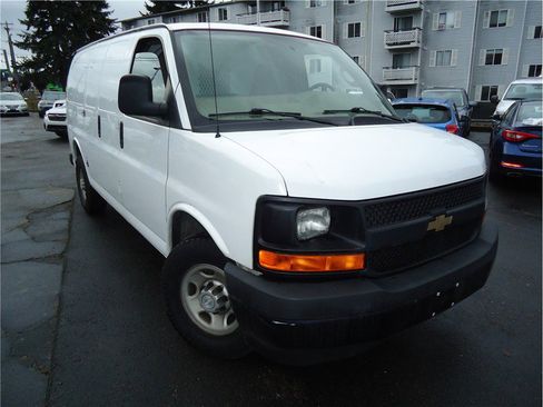 Used 2017 Chevrolet Express 2500 image 3