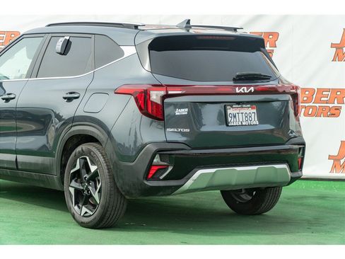 Used 2024 Kia Seltos EX FWD image 11