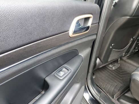 Used 2017 Jeep Grand Cherokee Limited AWD/4WD image 11