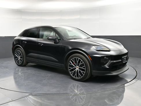 Certified 2025 Porsche Macan 4S Electric image 10