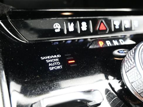 Used 2025 Jeep Wagoneer Series III w/ Premium Group I AWD/4WD image 24