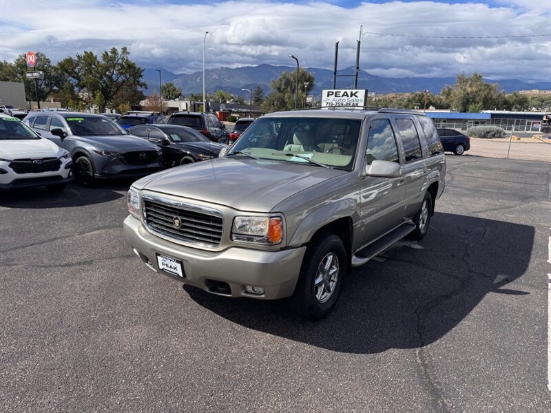 Used 2000 Cadillac Escalade 4WD image 3