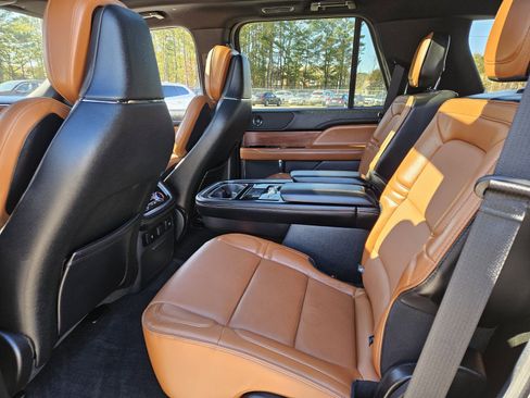 Used 2019 Lincoln Navigator Reserve image 10
