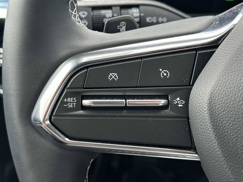 Used 2026 Chevrolet Equinox EV LT FWD image 21