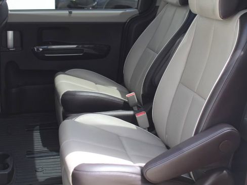 Used 2016 Kia Sedona SX Limited FWD image 21