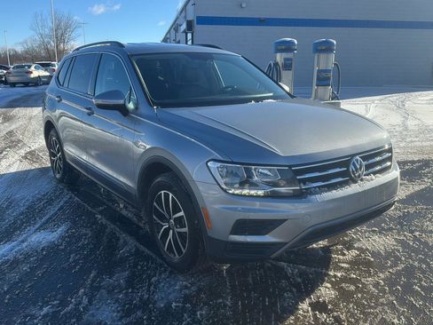 Used 2021 Volkswagen Tiguan SE image 9